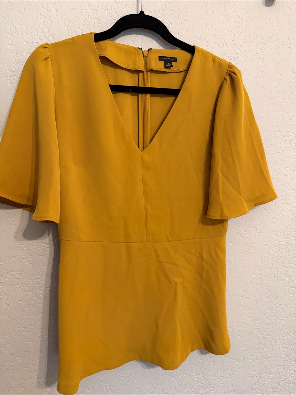 Ann Taylor Mustard Yellow V-Neck Flutter Sleeve Blouse Size Small